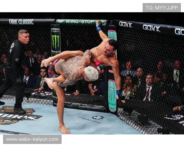 UFC324头条主赛激战正酣，盖奇与平布莱特陷入苦战